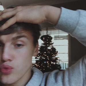 Meet your Posher, Derek